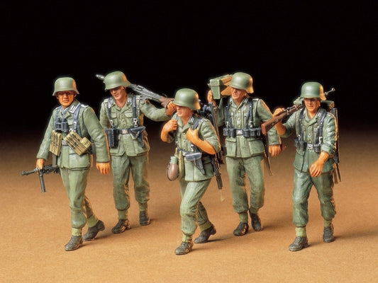 Tamiya 1/35 German Machine Gun Crew "On Maneuver"