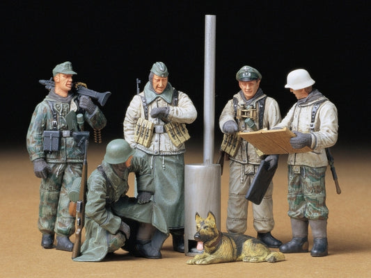 Tamiya 1/35 German Soldiers At Field Briefing