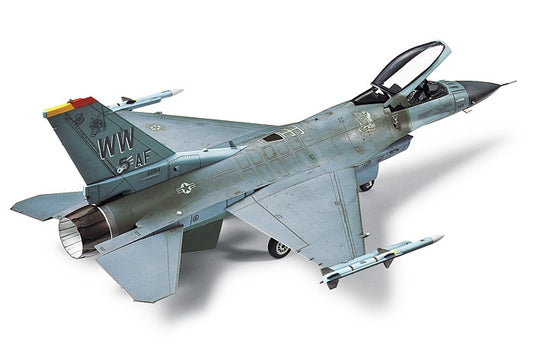 Tamiya 1/72 F-16 Cj Fighting Falcon