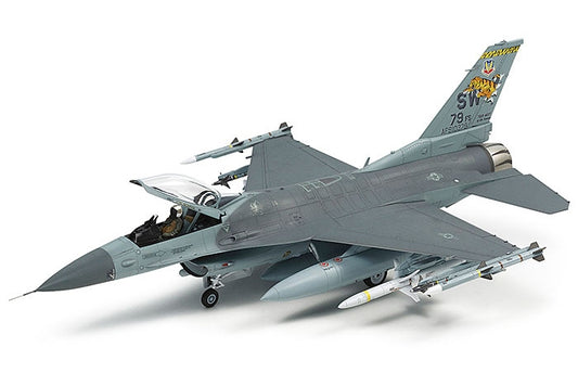Tamiya 1/72 F-16 CJ Fighting Falcon Block 50 W/Full Equipment