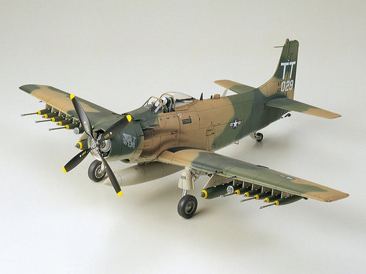 Tamiya 1/48 Douglas A-1J Skyraider Usaf
