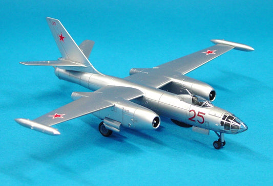 Tamiya 1/100 Ilyushin Ii-28 Beagle